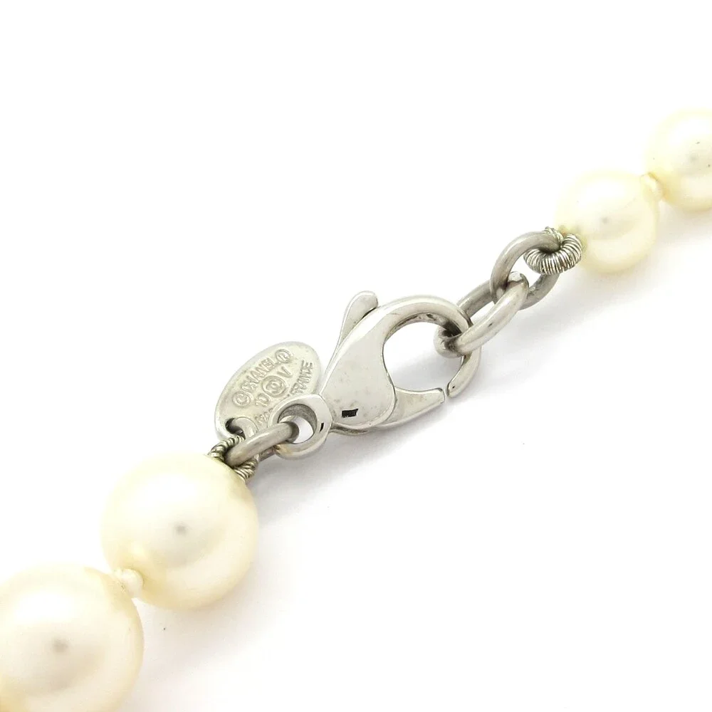 CHANEL necklace white